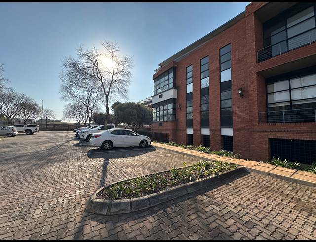 154.50M² OFFICE TO LET IN ECO PARK ESTATE